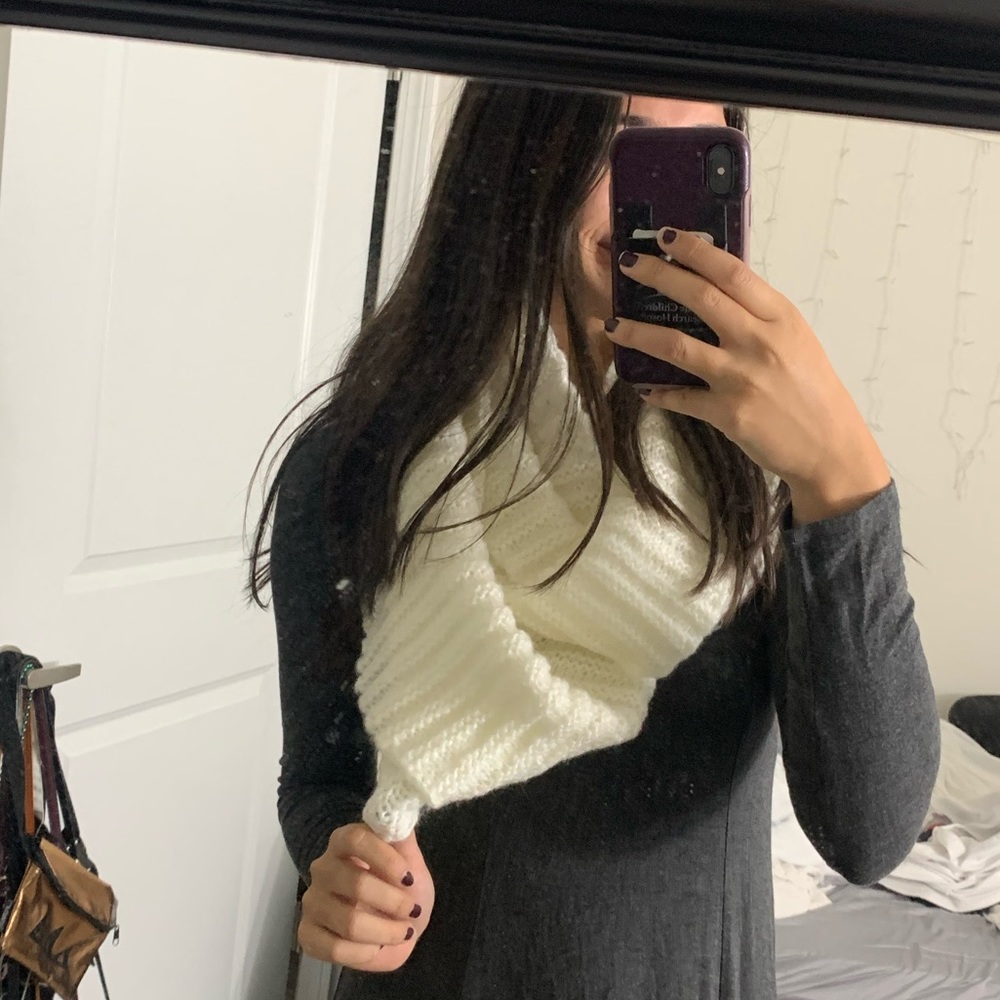 Aeropostale circle scarf